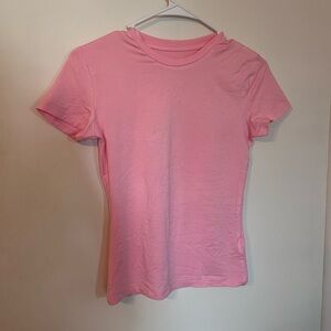 pink fitted top 🎀